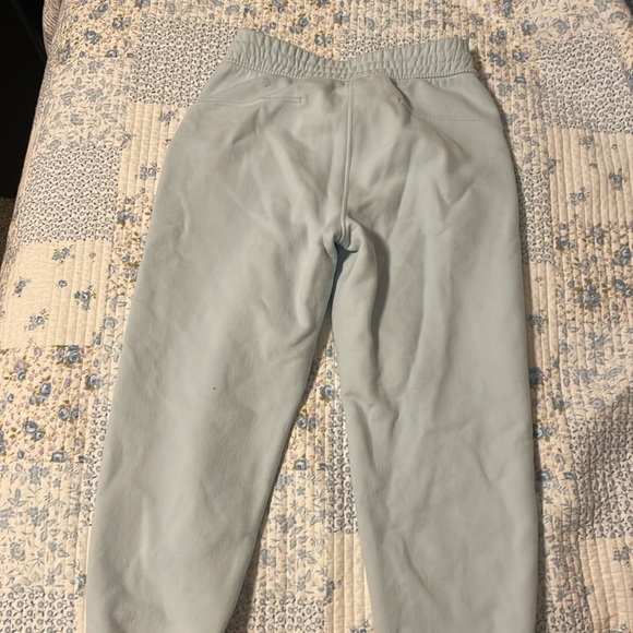 Lululemon Loungeful High-Rise Cropped Jogger - Picture 2 of 4